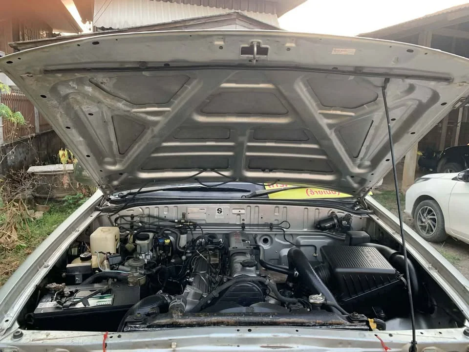 2000 Mazda 2500 Fighter V 2