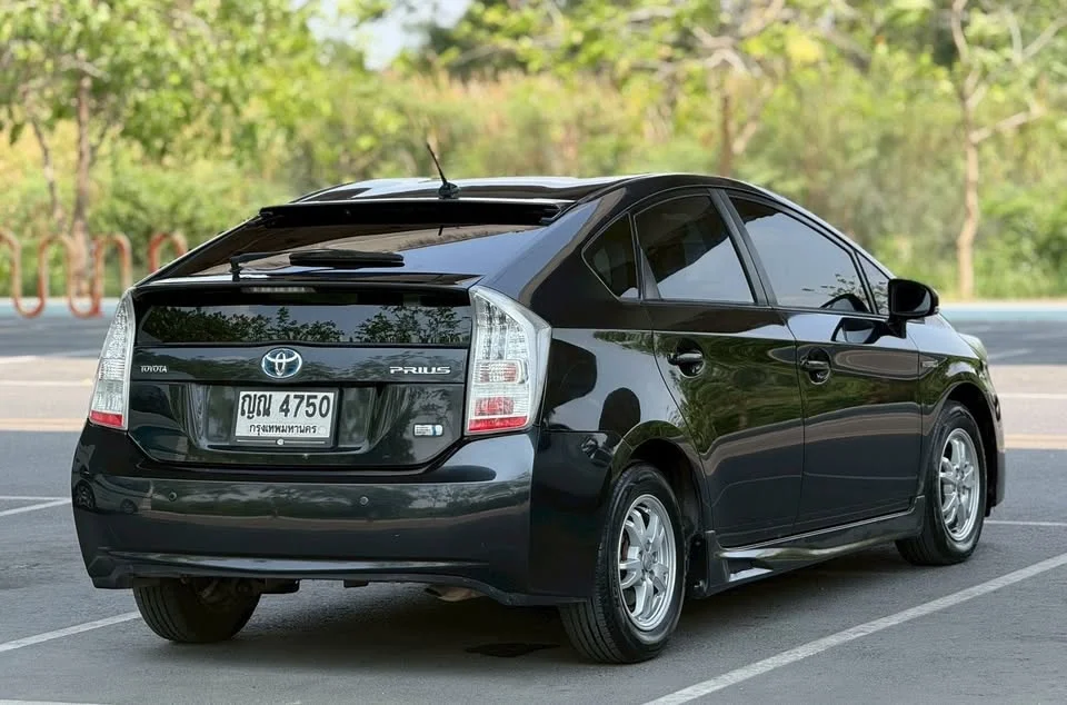 2011 Toyota Prius III 3