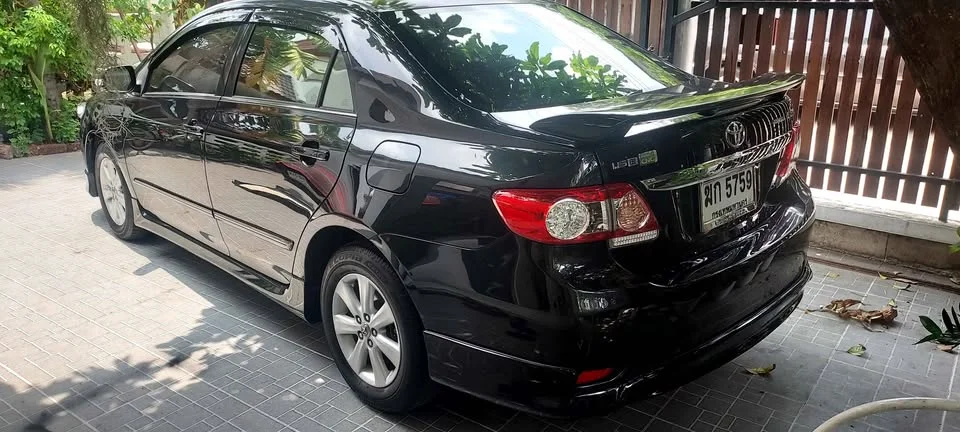 2011 Toyota Corolla Altis X (E140) 3