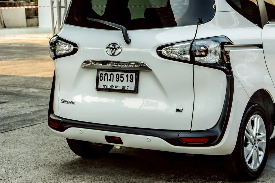 2018 Toyota Sienta II 2