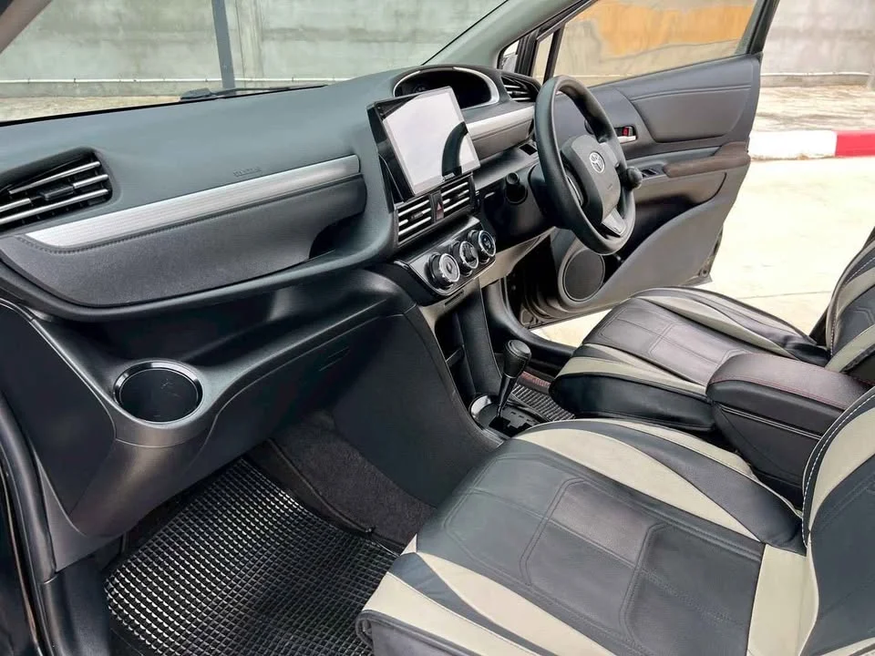 2018 Toyota Sienta II 2