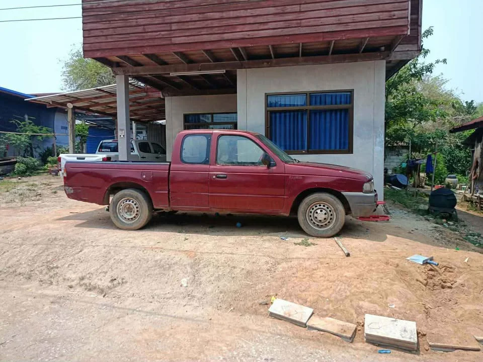 2000 Mazda 2500 Fighter V 2