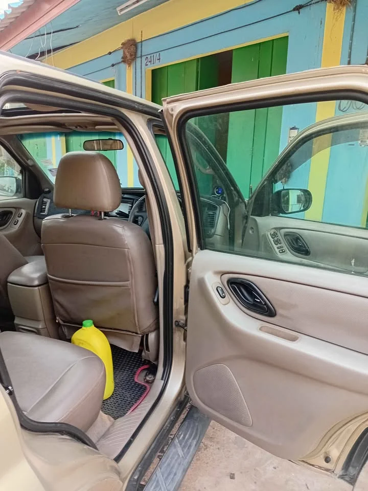 2005 Ford Escape I 3