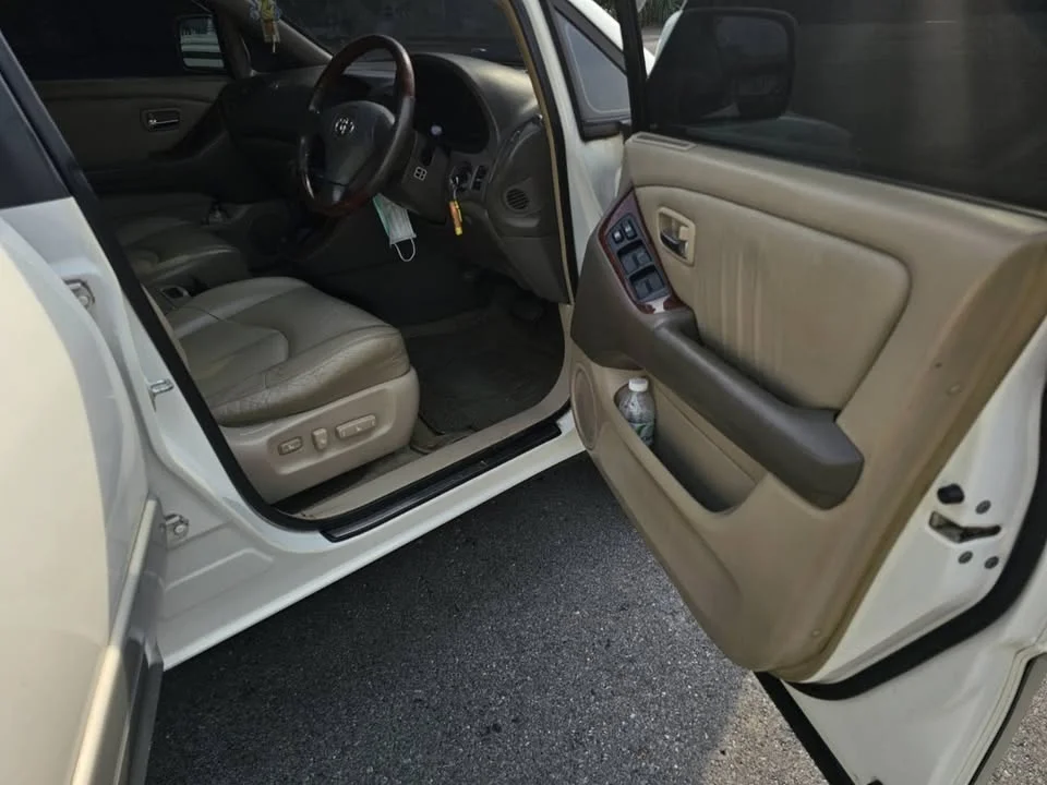 2003 Toyota Harrier I 3