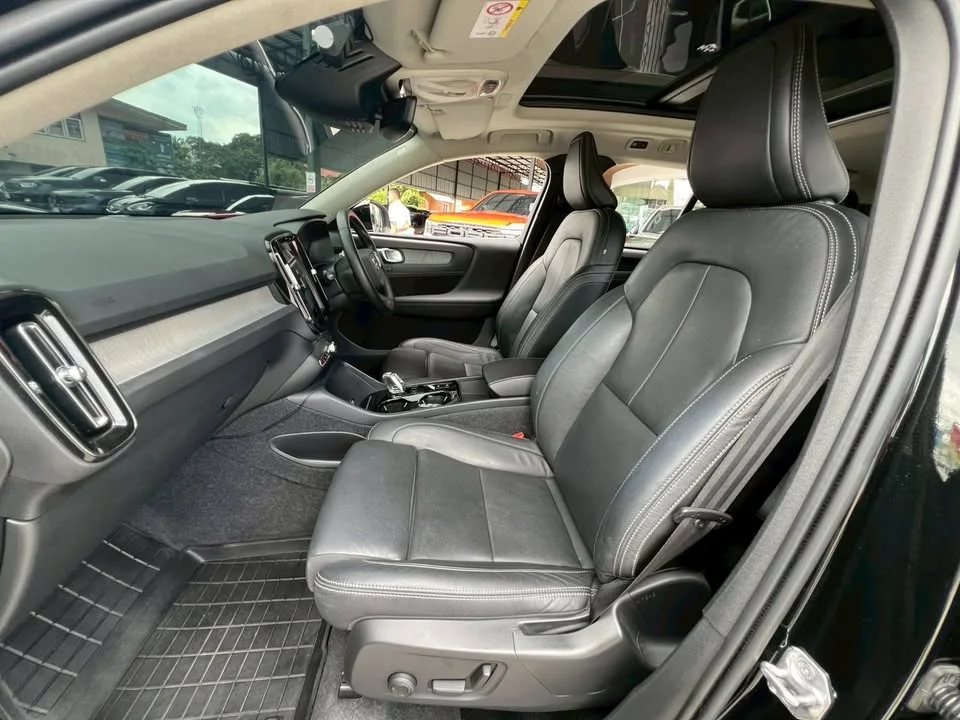 2021 Volvo XC40 2
