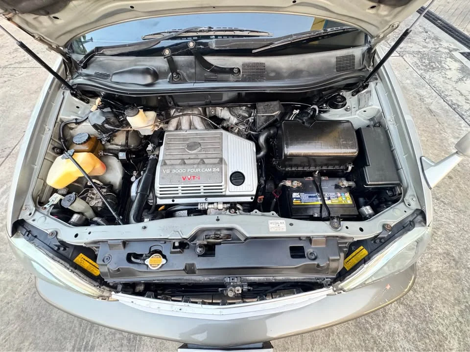 2003 Toyota Harrier I 3