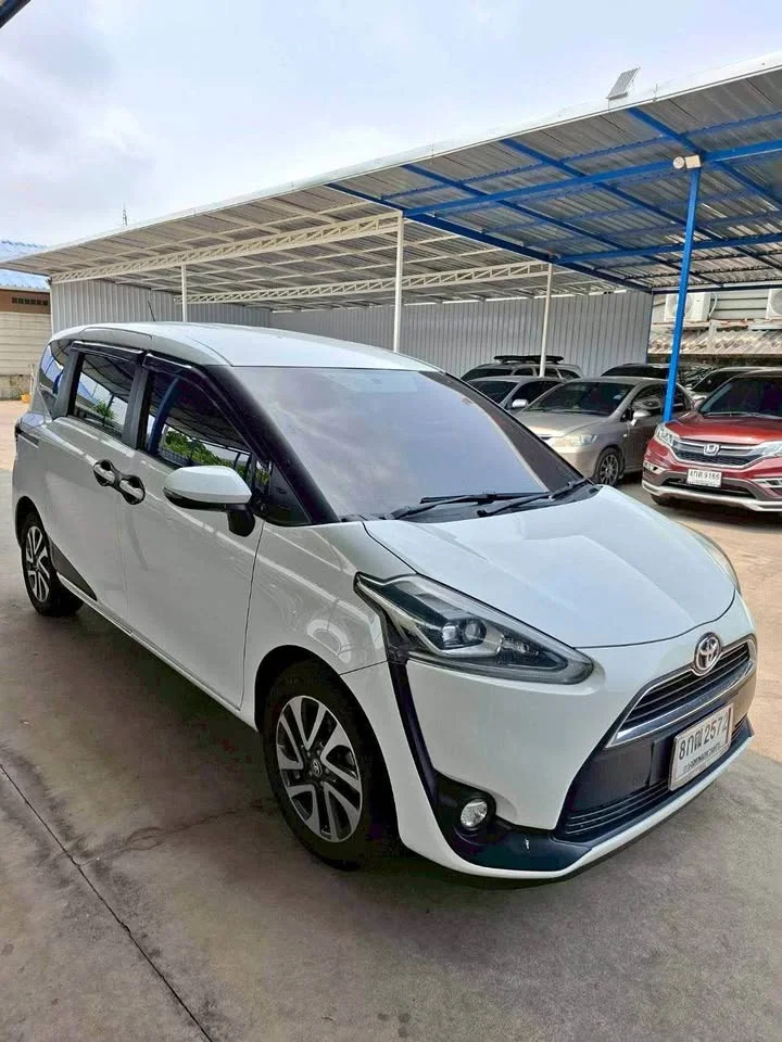 2017 Toyota Sienta II 2
