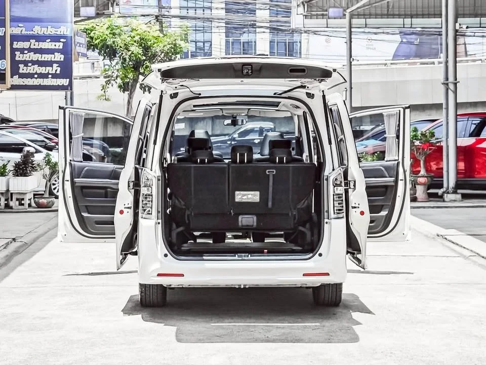 2014 Honda Stepwgn IV 2