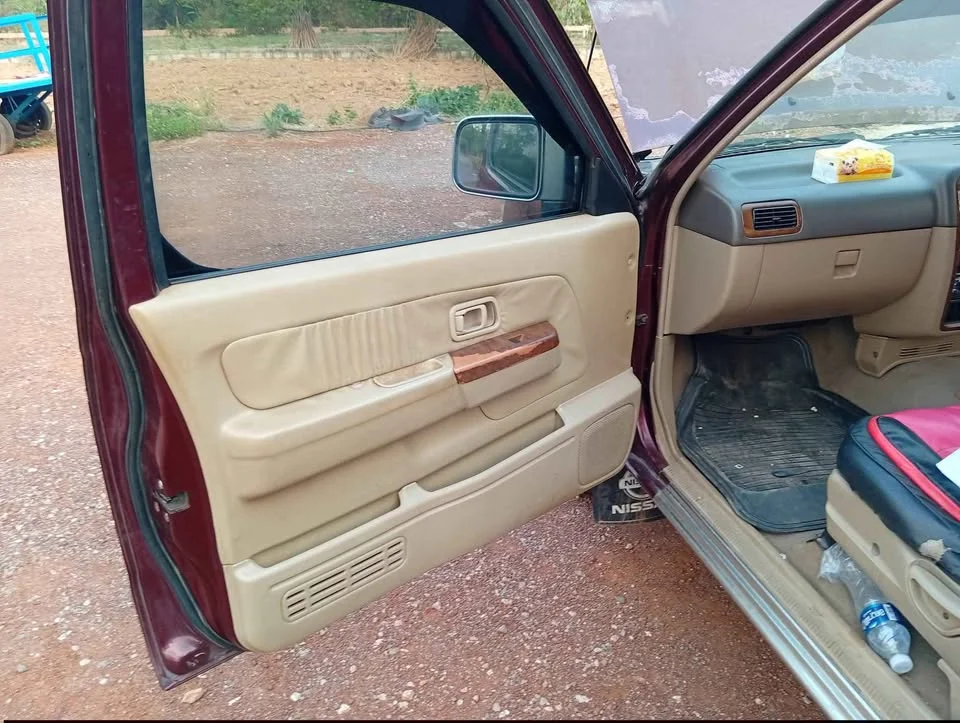 2005 Nissan Frontier I 3