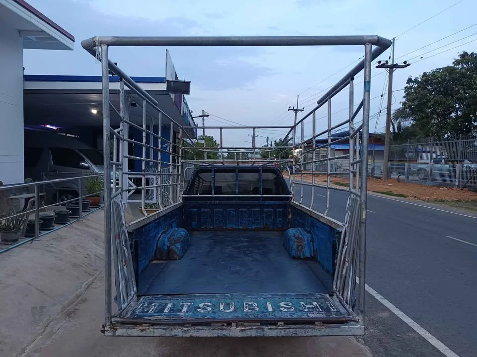 1991 Mitsubishi Triton II 3