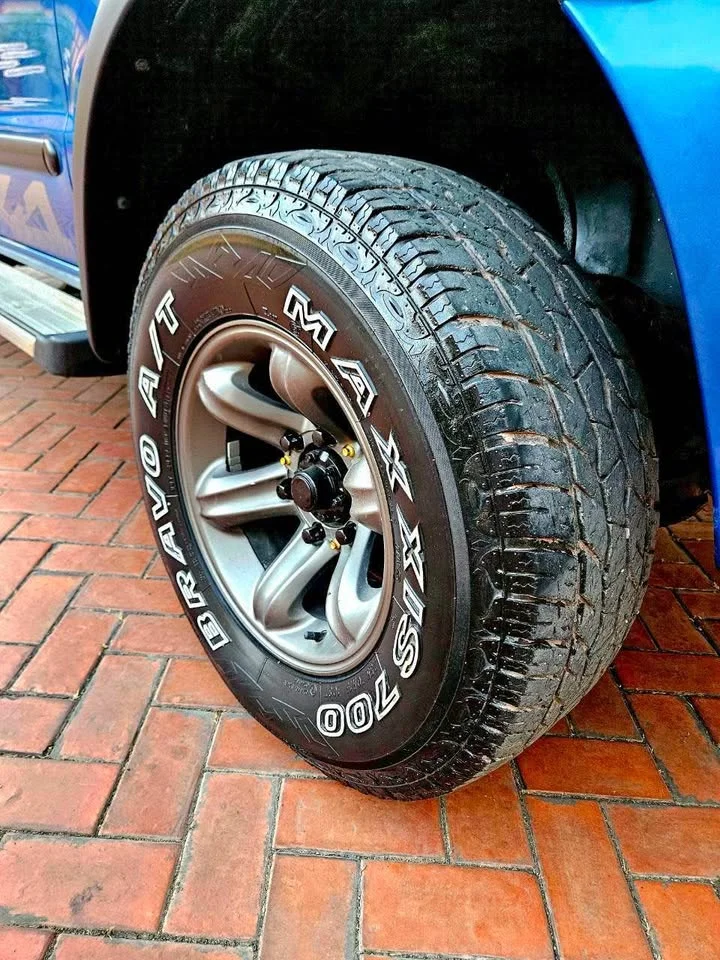 2001 Mazda 2500 Fighter V 3