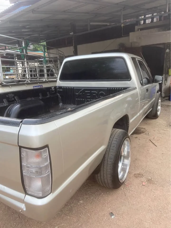 1997 Mitsubishi Triton II 3