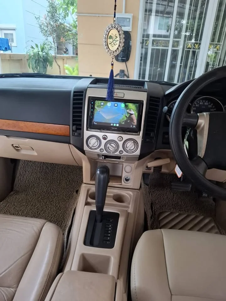 2010 Ford Everest I 3
