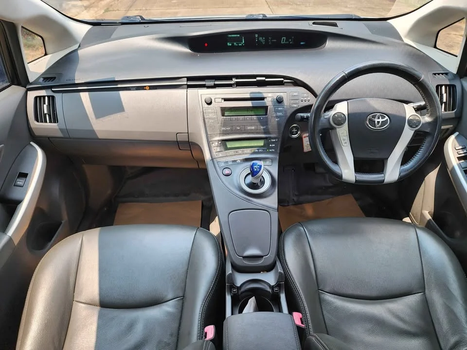 2011 Toyota Prius III 3