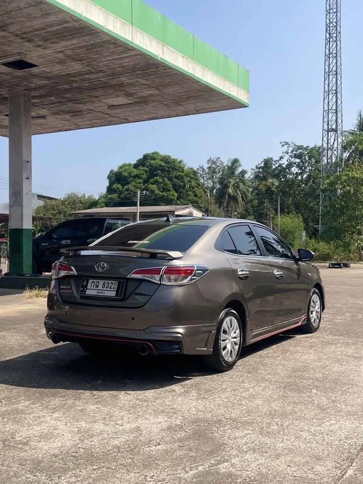 2017 Toyota Yaris ATIV III 3