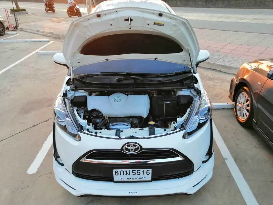 2017 Toyota Sienta II 2