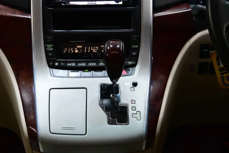 2011 Toyota Alphard, Vellfire II (AH20) 2