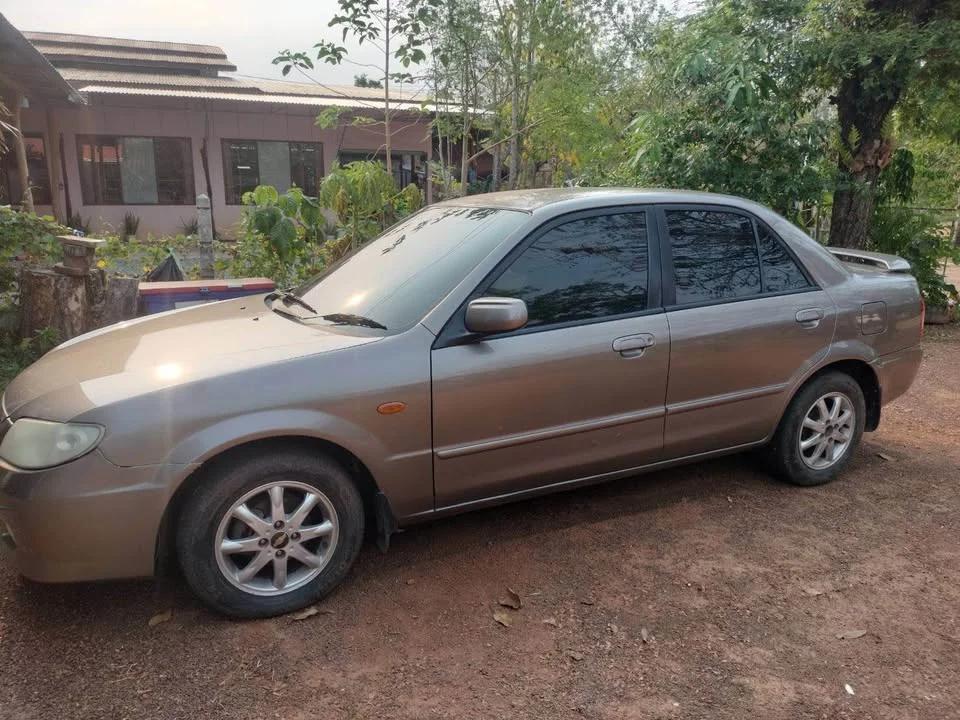 2000 Mazda 323 VIII 3