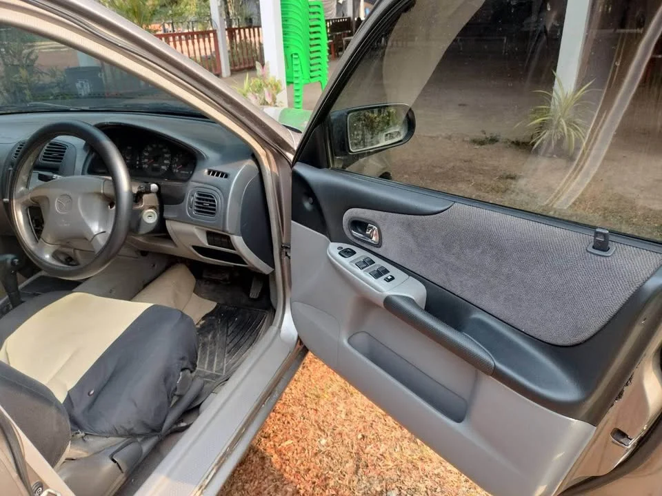 2000 Mazda 323 VIII 3