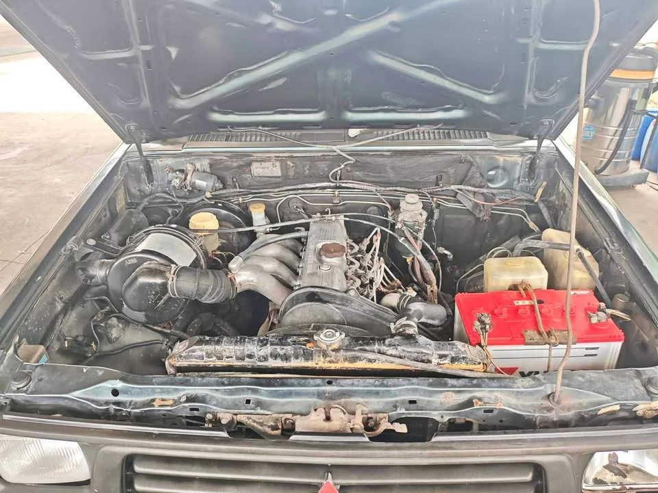 1994 Mitsubishi Triton II 2