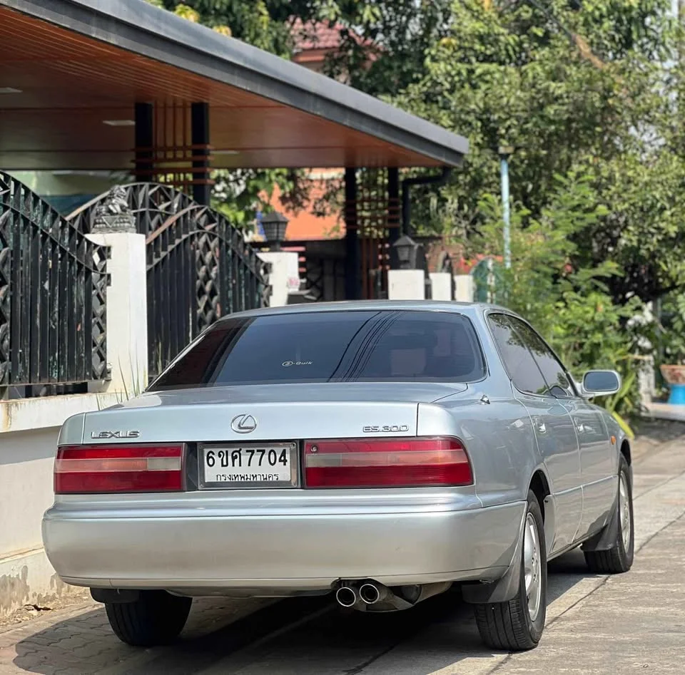 1995 Lexus ES II 2