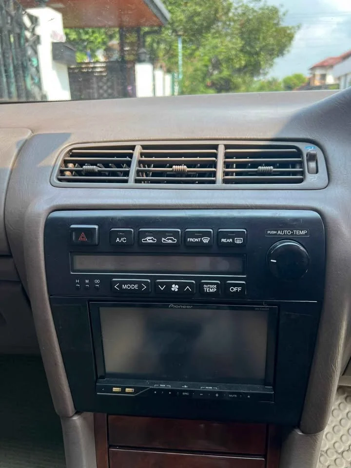 1995 Lexus ES II 3