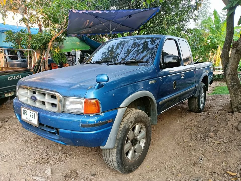 2000 Mazda 2500 Fighter V 2