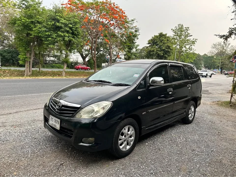 2010 Toyota Innova I 2
