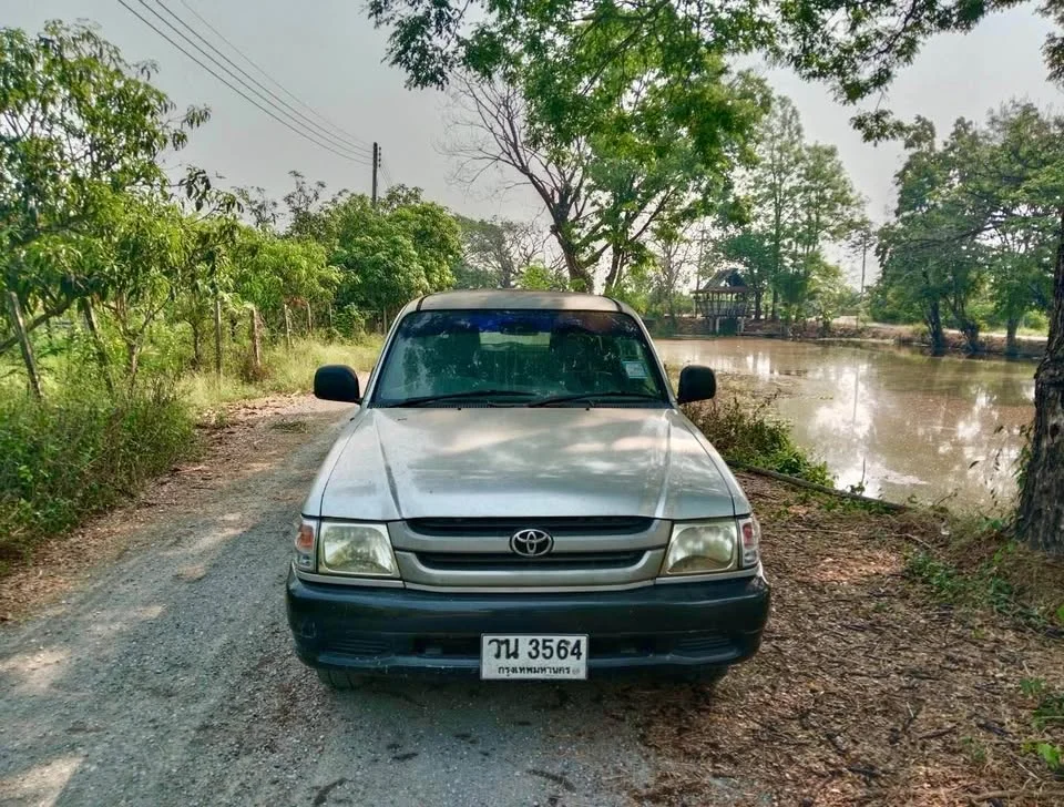 2002 Toyota Hilux Tiger VI 3