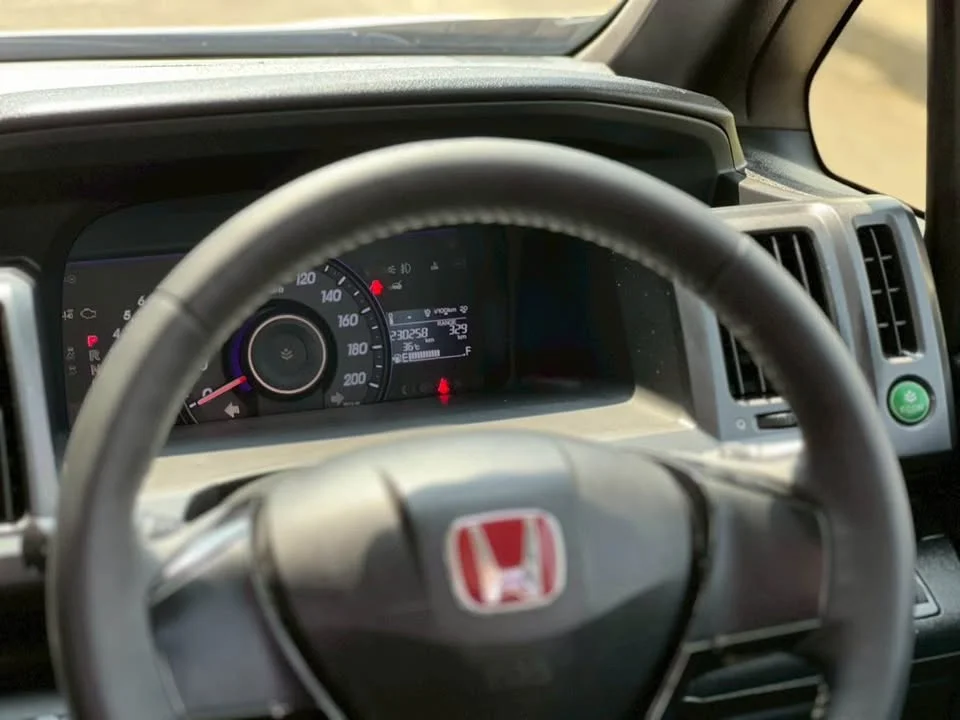2012 Honda Stepwgn IV 2
