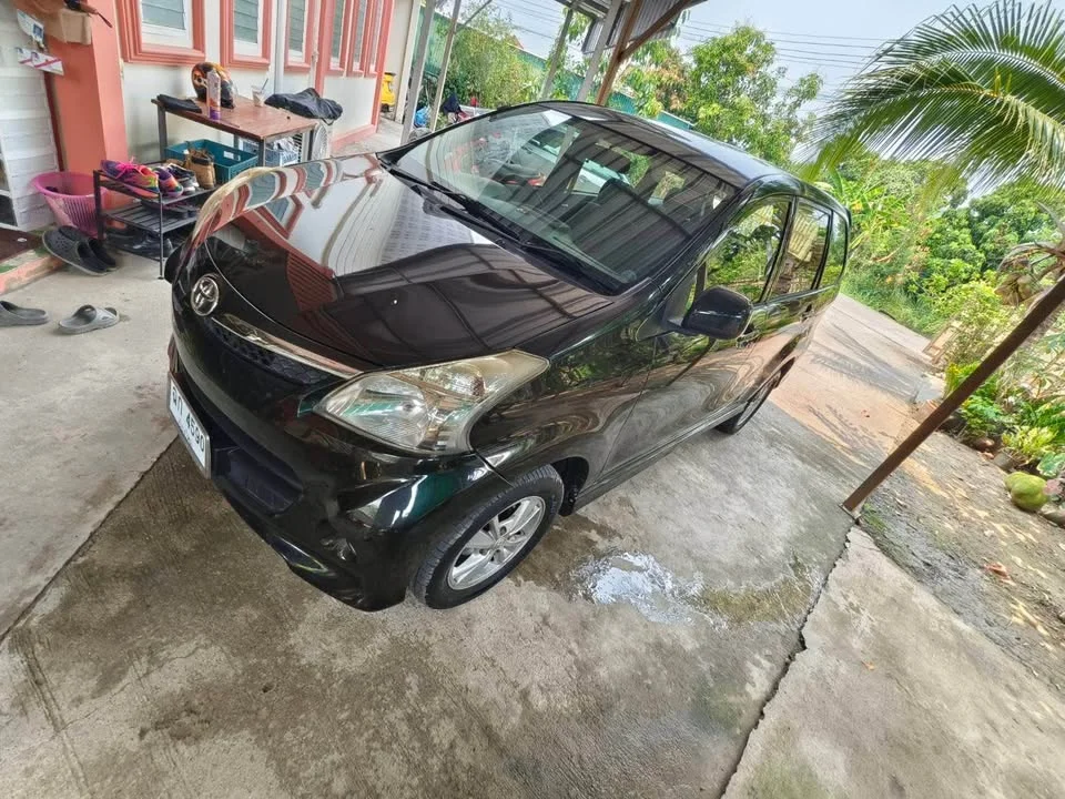 2013 Toyota Avanza II 2
