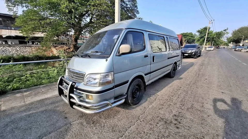 2001 Toyota Commuter IV (H100) 2