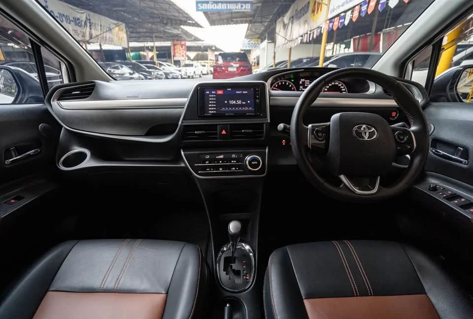 2019 Toyota Sienta II 2