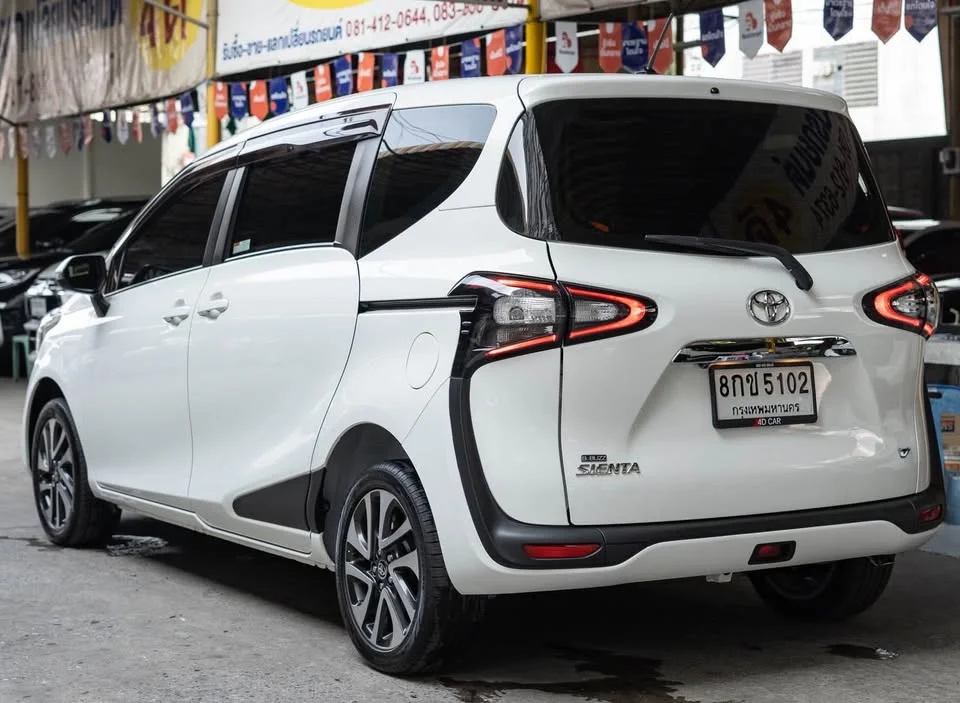 2019 Toyota Sienta II 3