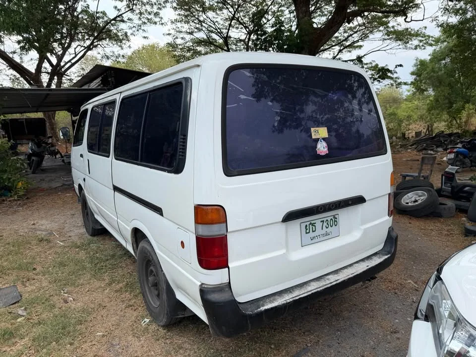 Toyota Commuter IV (H100) 3