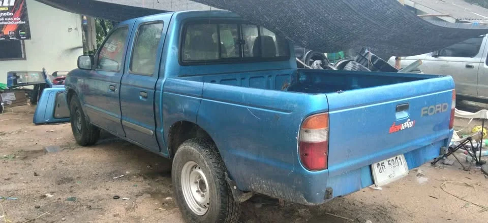 2000 Mazda 2500 Fighter V 3