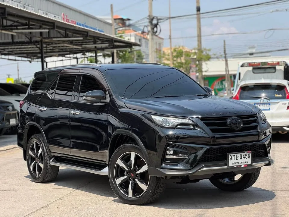 2020 Toyota Fortuner II 2