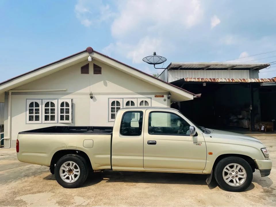 2002 Toyota Hilux Tiger VI 3