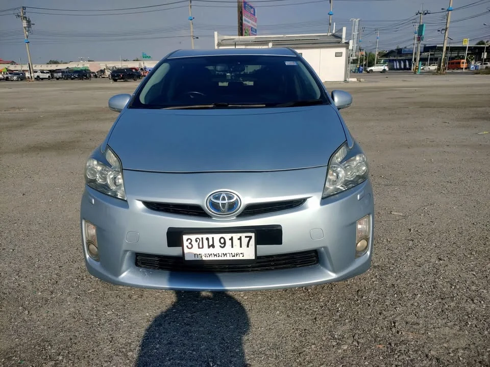 2010 Toyota Prius III 2