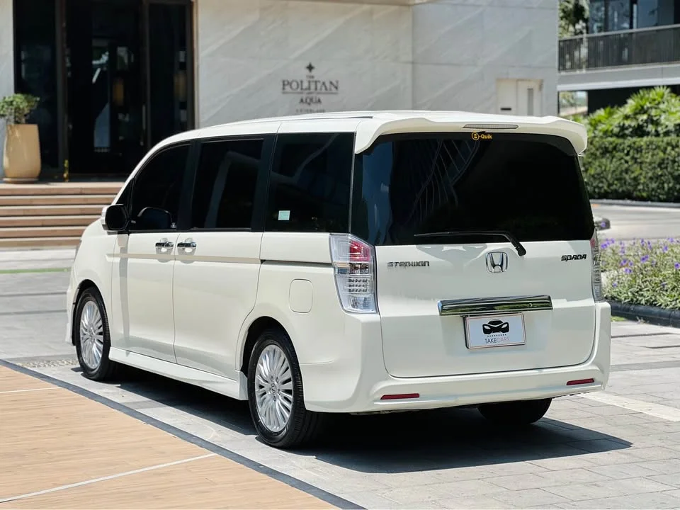 2012 Honda Stepwgn IV 2