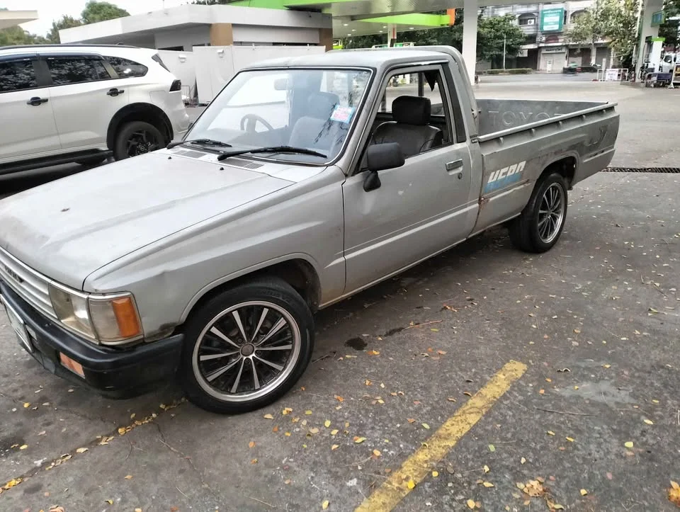 1987 Mitsubishi Triton II 3