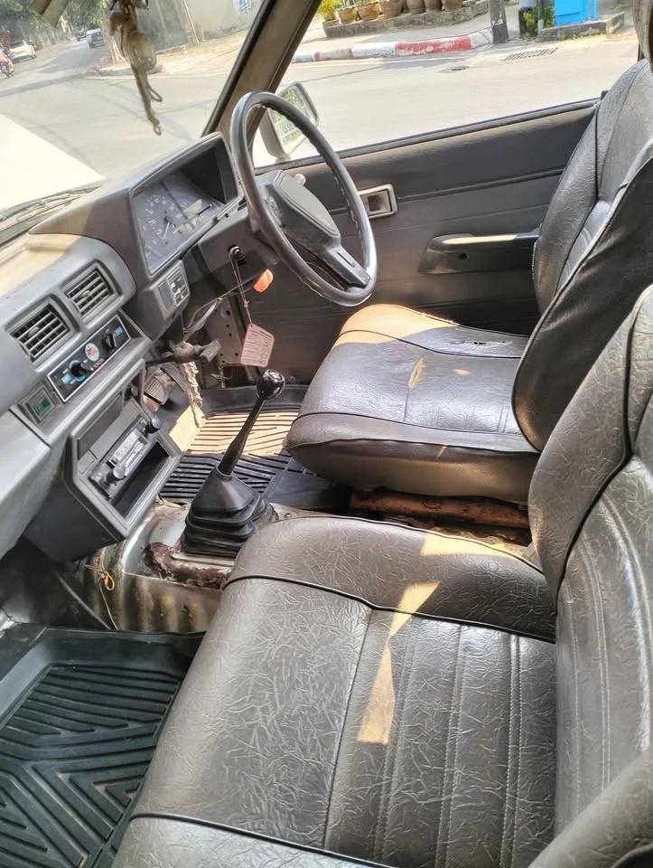 1987 Mitsubishi Triton II 2