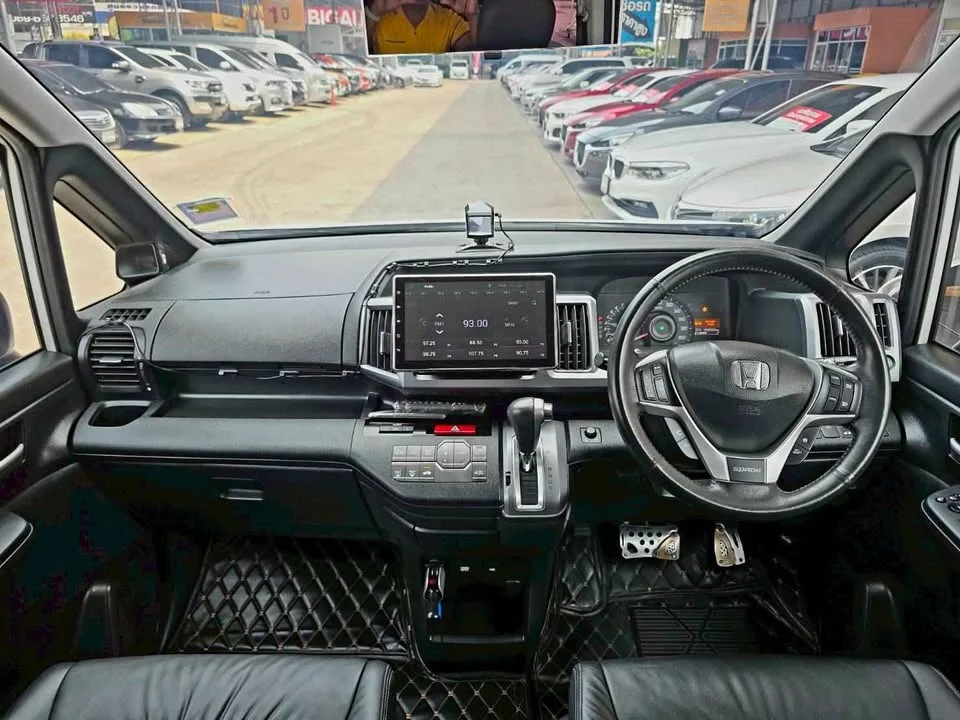 2013 Honda Stepwgn IV 2