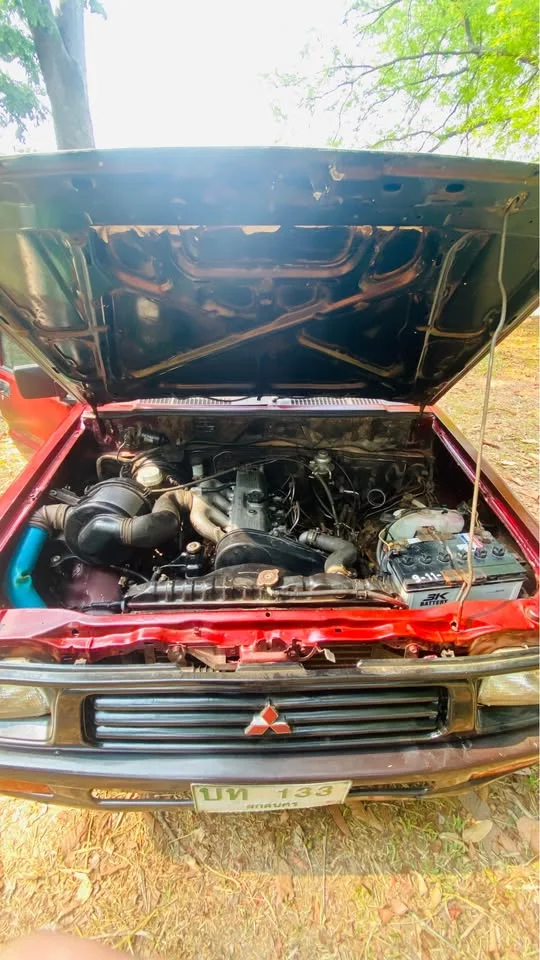 2000 Mitsubishi Triton II 2