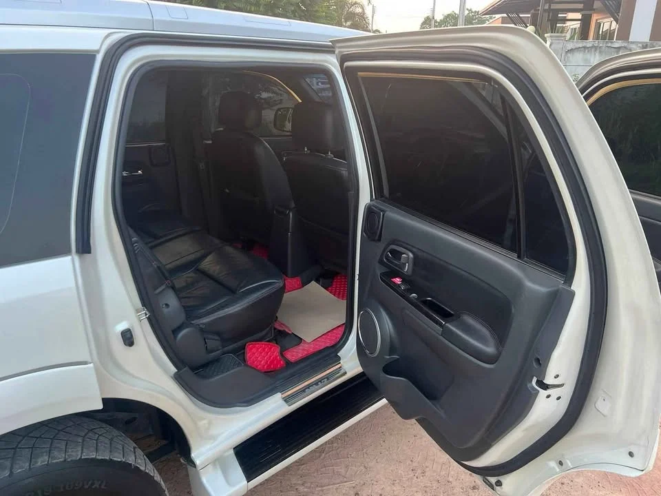 2011 Isuzu MU-7 2
