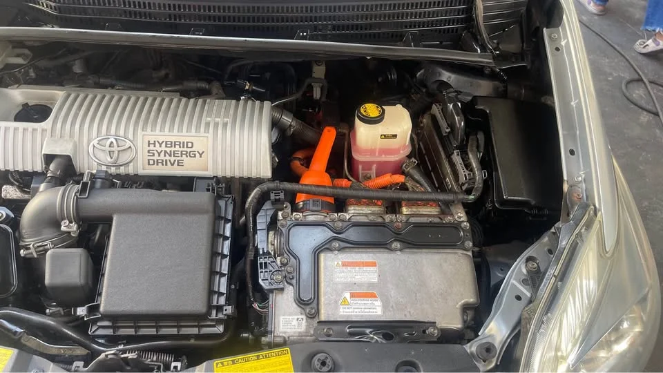 2010 Toyota Prius III 2