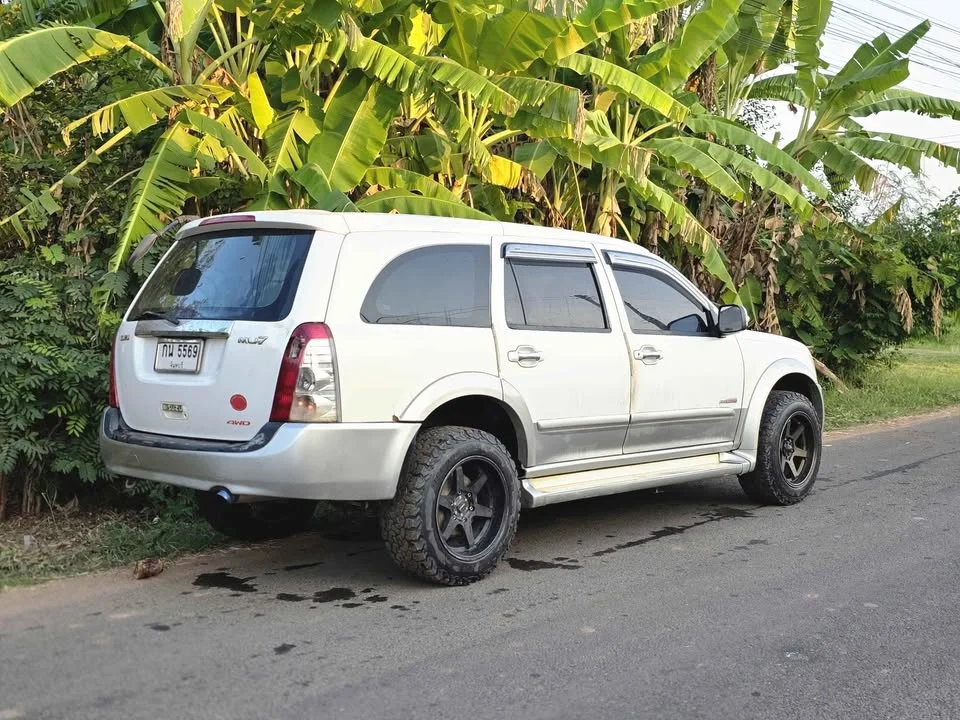 2005 Isuzu MU-7 3