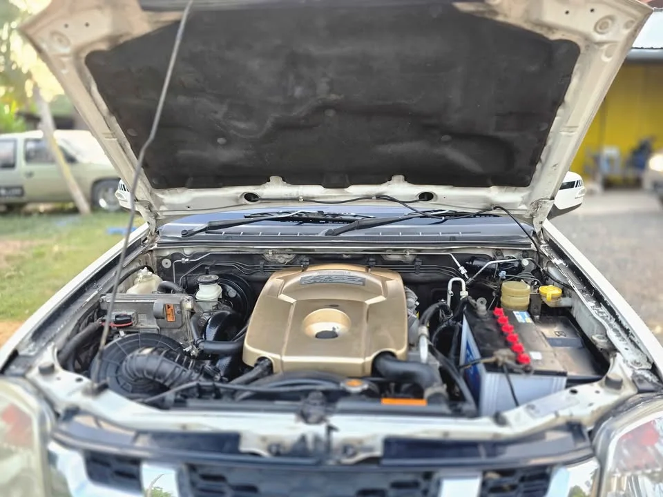 2005 Isuzu MU-7 2