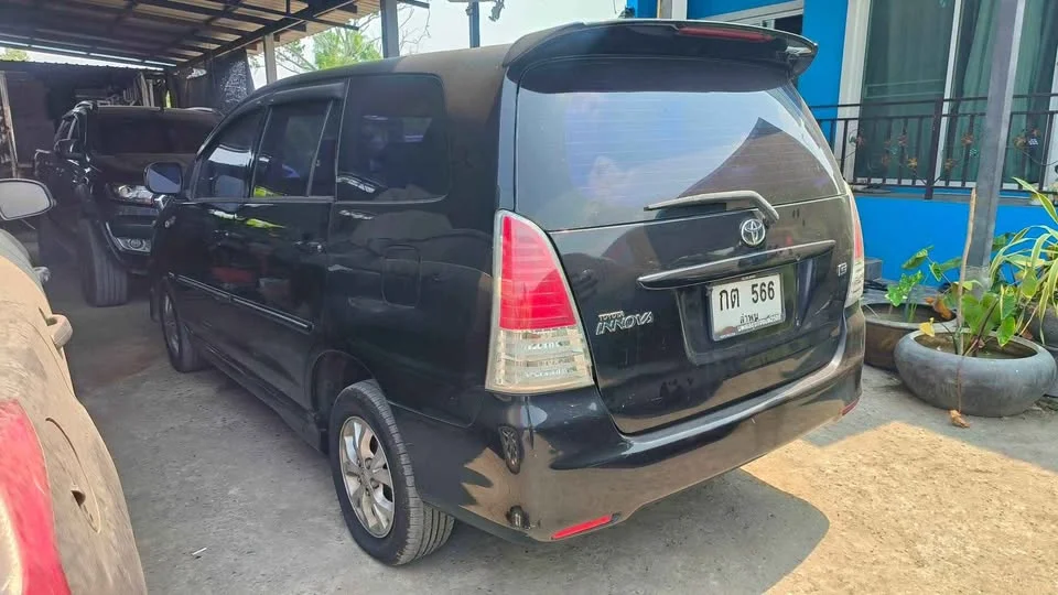 2011 Toyota Innova I 2