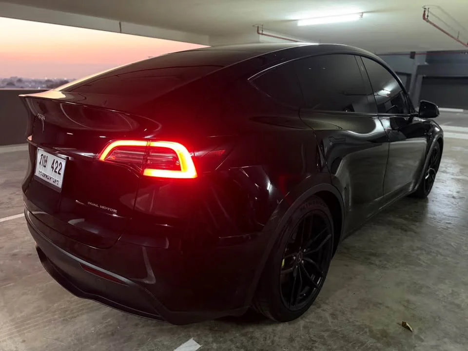 2023 Tesla Model Y 2